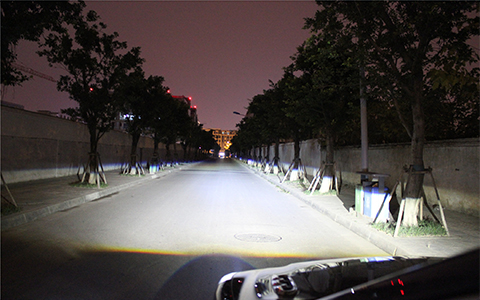成都天一車(chē)燈米石led雙光透鏡近光實(shí)拍
