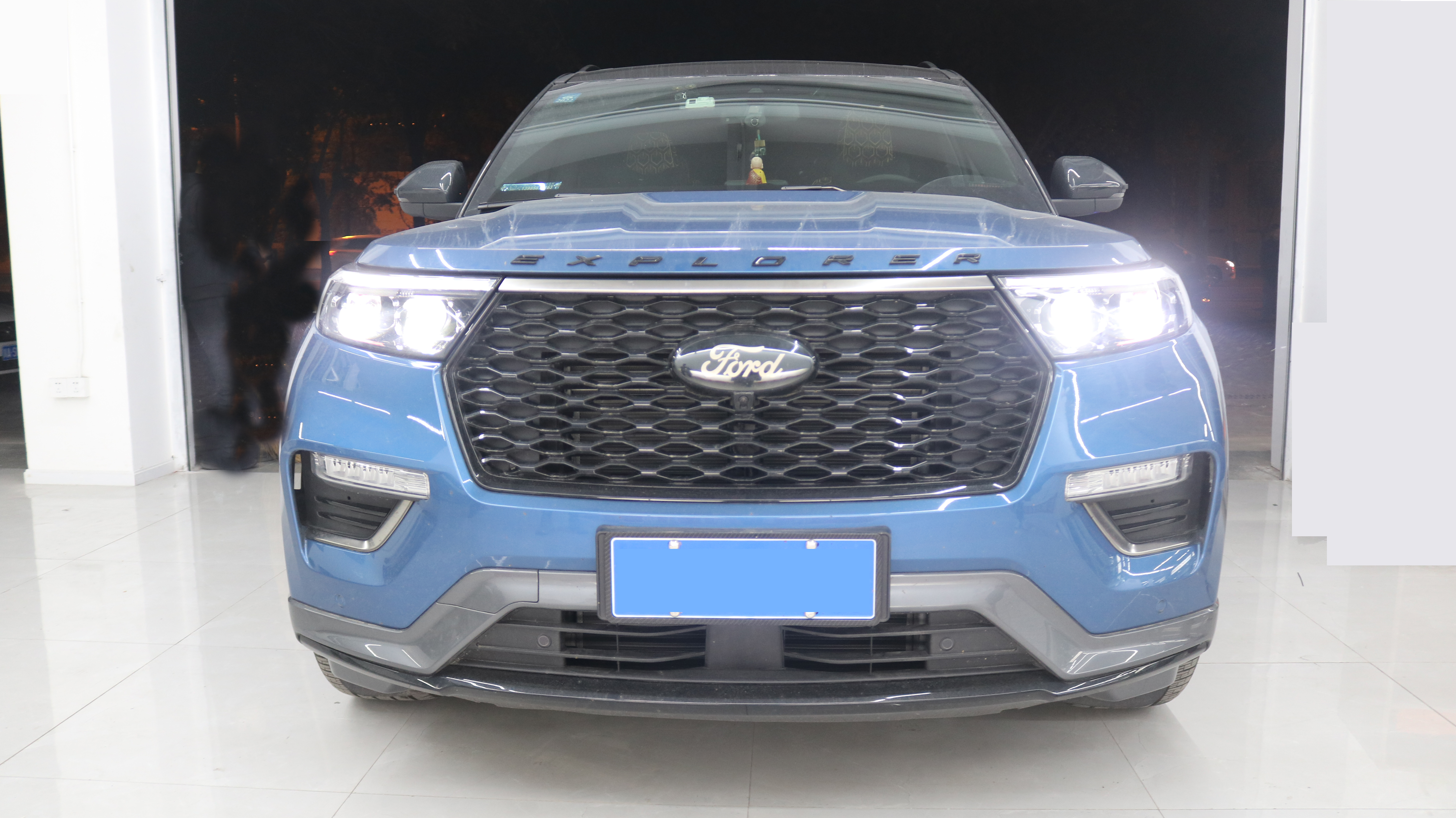 福特新探險(xiǎn)者車燈改裝